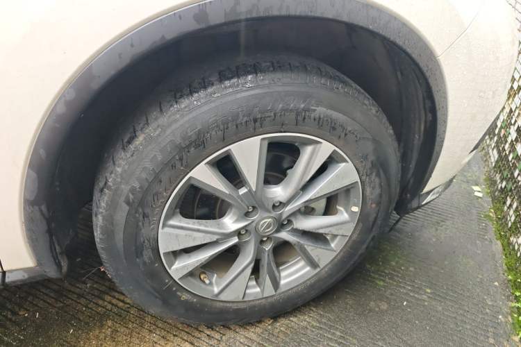 Used Nissan Murano 2021 2.5L XL Two-Wheel Drive Smart Connect Luxury Edition Right Front Wheel Hub