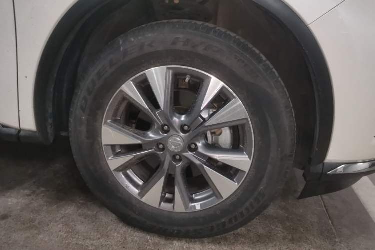 Used Nissan Murano 2021 2.5L XL Two-Wheel Drive Smart Connect Luxury Edition Right Front Wheel Hub