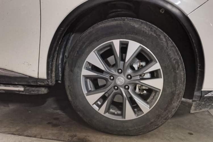 Used Nissan Murano 2021 2.5L XE Two-Wheel Drive Elite Edition Right Front Wheel Hub