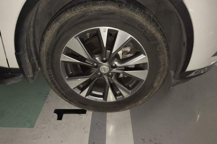 Used Nissan Murano 2021 2.5L XE Two-Wheel Drive Elite Edition Right Front Wheel Hub