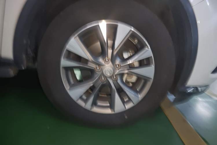 Used Nissan Murano 2021 2.5L XE Two-Wheel Drive Elite Edition Right Front Wheel Hub