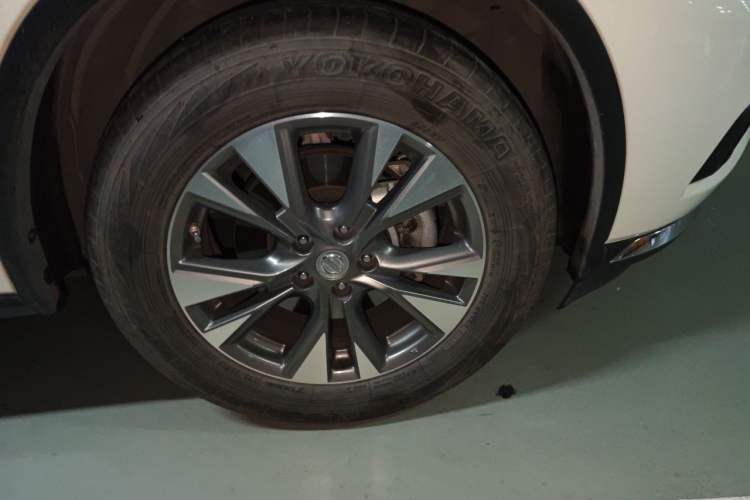 Used Nissan Murano 2021 2.5L XL Two-Wheel Drive Smart Connect Luxury Edition Right Front Wheel Hub