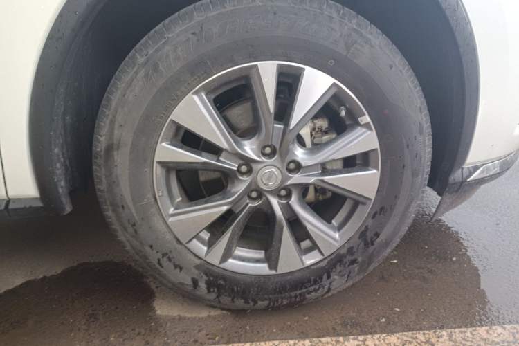 Used Nissan Murano 2021 2.5L XE Two-Wheel Drive Elite Edition Right Front Wheel Hub