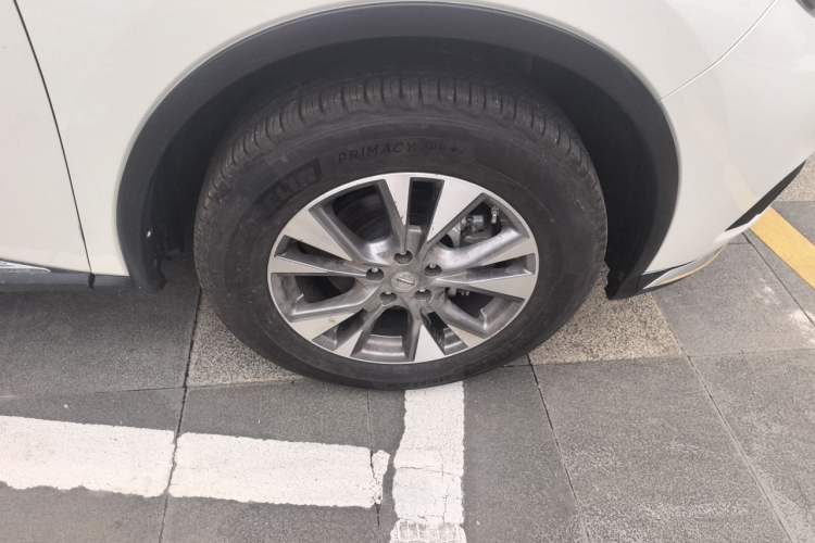 Used Nissan Murano 2021 2.5L XE Two-Wheel Drive Elite Edition Right Front Wheel Hub