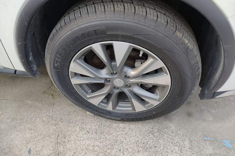 Used Nissan Murano 2021 2.5L XE Two-Wheel Drive Elite Edition Right Front Wheel Hub