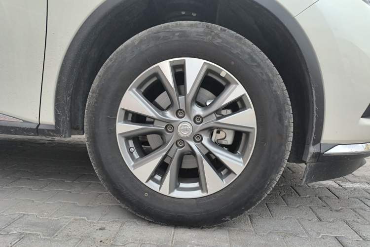 Used Nissan Murano 2021 2.5L XL Two-Wheel Drive Smart Connect Luxury Edition Right Front Wheel Hub