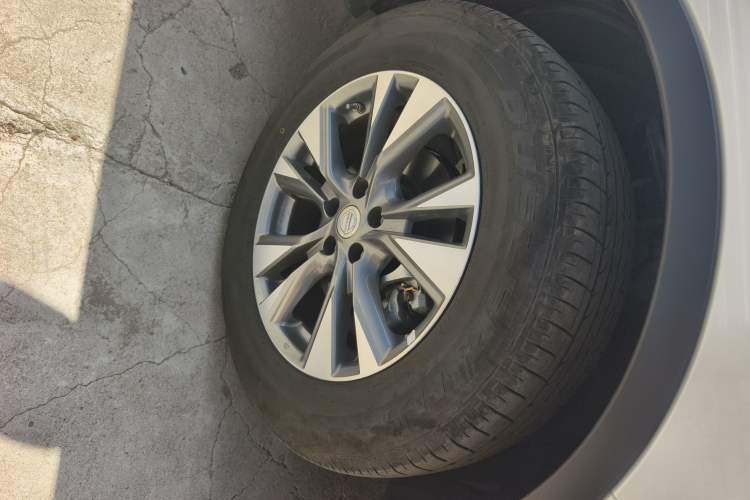 Used Nissan Murano 2021 2.5L XL Two-Wheel Drive Smart Connect Luxury Edition Right Front Wheel Hub