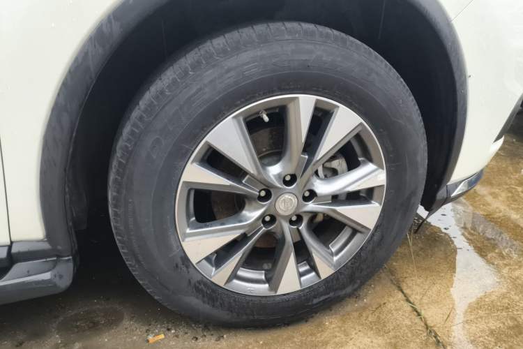 Used Nissan Murano 2021 2.5L XL Two-Wheel Drive Smart Connect Luxury Edition Right Front Wheel Hub