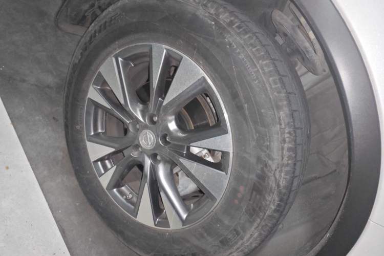 Used Nissan Murano 2021 2.5L XL Two-Wheel Drive Smart Connect Luxury Edition Right Front Wheel Hub