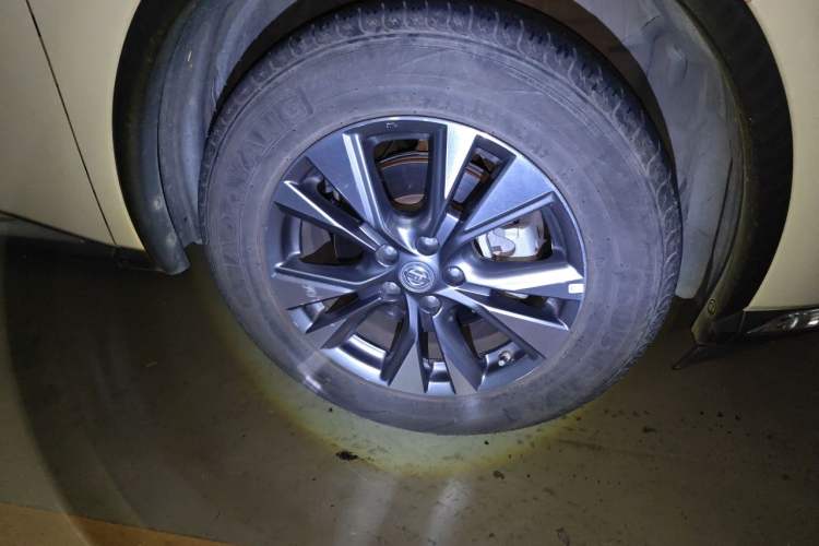 Used Nissan Murano 2021 2.5L XL Two-Wheel Drive Smart Connect Luxury Edition Right Front Wheel Hub