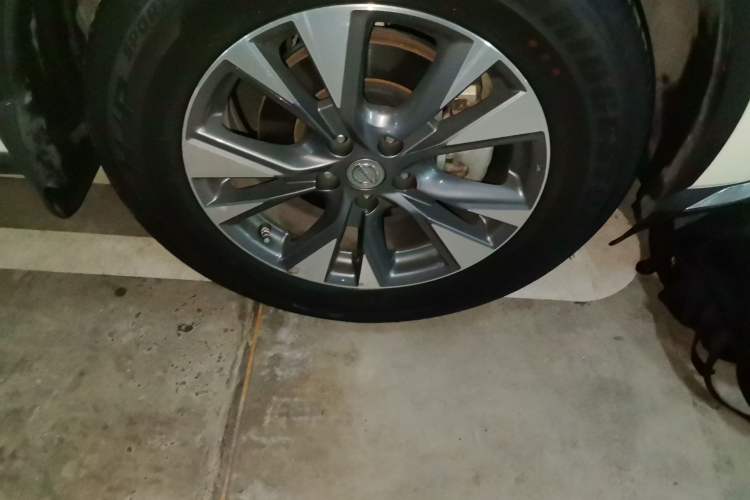 Used Nissan Murano 2021 2.5L XL Two-Wheel Drive Smart Connect Luxury Edition Right Front Wheel Hub