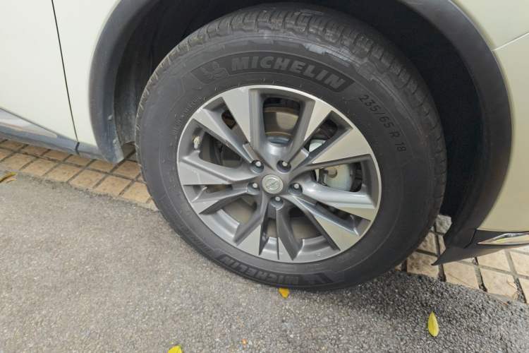 Used Nissan Murano 2021 2.5L XL Two-Wheel Drive Smart Connect Luxury Edition Right Front Wheel Hub
