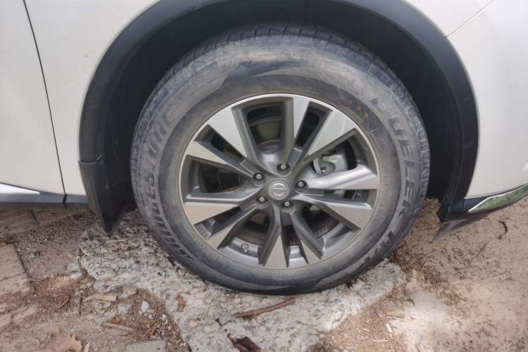 Used Nissan Murano 2021 2.5L XL Two-Wheel Drive Smart Connect Luxury Edition Right Front Wheel Hub