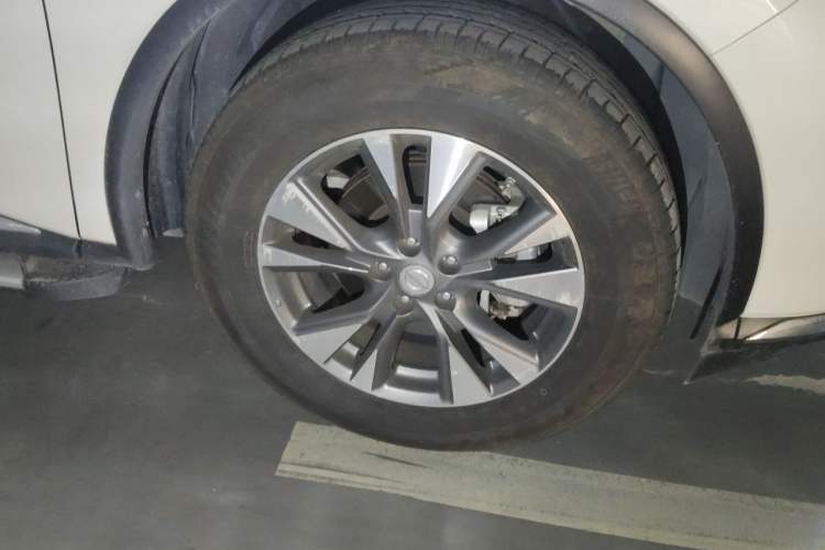 Used Nissan Murano 2021 2.5L XL Two-Wheel Drive Smart Connect Luxury Edition Right Front Wheel Hub
