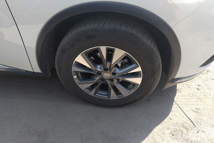 Used Nissan Murano 2021 2.5L XL Two-Wheel Drive Smart Connect Luxury Edition Right Front Wheel Hub