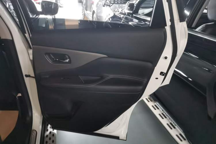 Used Nissan Murano 2021 2.5L XE Two-Wheel Drive Elite Edition Right Rear Door Interior