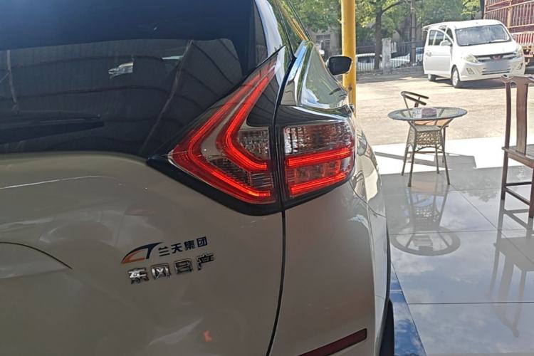 Used Nissan Murano 2021 2.5L XL Two-Wheel Drive Smart Connect Luxury Edition Right Rear Taillight