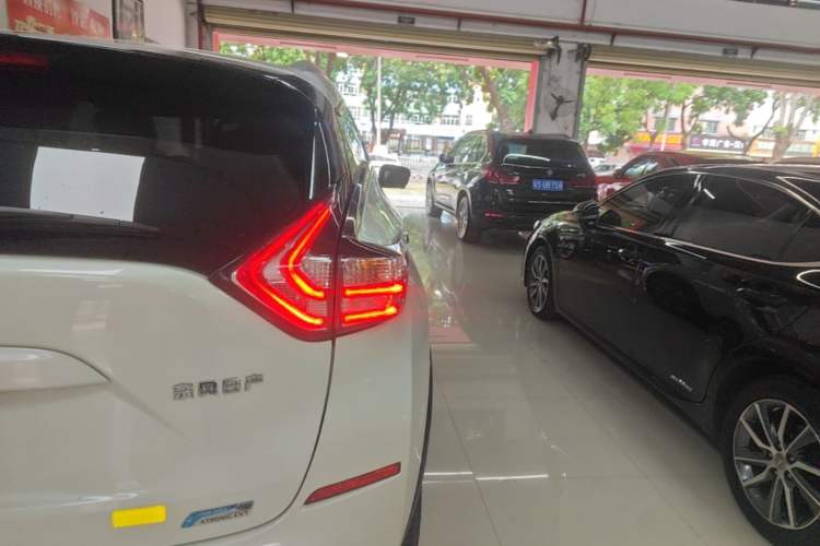 Used Nissan Murano 2021 2.5L XL Two-Wheel Drive Smart Connect Luxury Edition Right Rear Taillight