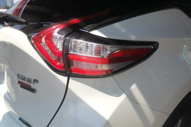 Used Nissan Murano 2021 2.5L XL Two-Wheel Drive Smart Connect Luxury Edition Right Rear Taillight