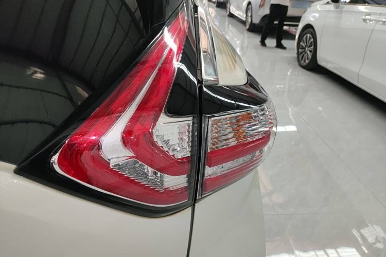 Used Nissan Murano 2021 2.5L XL Two-Wheel Drive Smart Connect Luxury Edition Right Rear Taillight