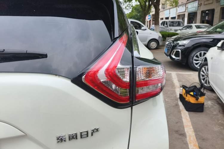 Used Nissan Murano 2021 2.5L XL Two-Wheel Drive Smart Connect Luxury Edition Right Rear Taillight
