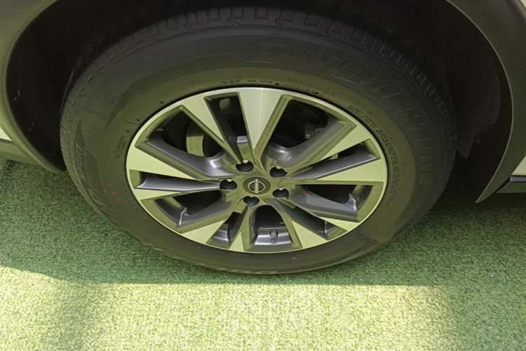 Used Nissan Murano 2021 2.5L XL Two-Wheel Drive Smart Connect Luxury Edition Right Rear Wheel Hub
