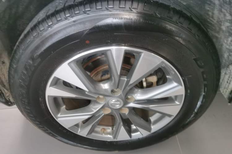 Used Nissan Murano 2021 2.5L XE Two-Wheel Drive Elite Edition Right Rear Wheel Hub