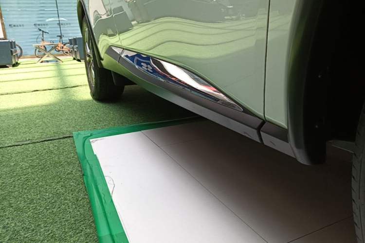 Used Nissan Murano 2021 2.5L XL Two-Wheel Drive Smart Connect Luxury Edition Right Side Sill
