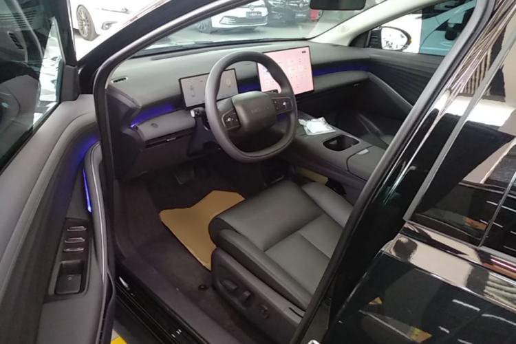 Used Nissan N6 2026 Model 180 Max Driver Seat