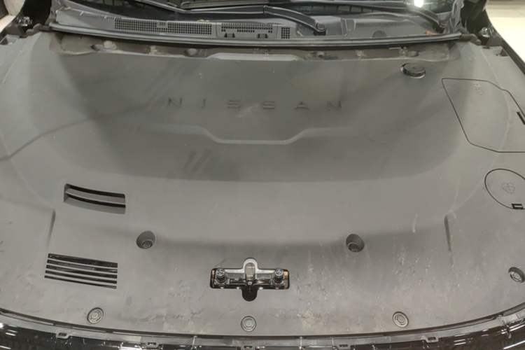 Used Nissan N6 2026 Model 180 Max Engine Bay