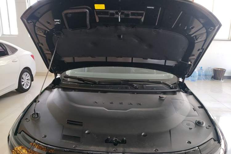 Used Nissan N6 2026 Model 180 Max Engine Bay