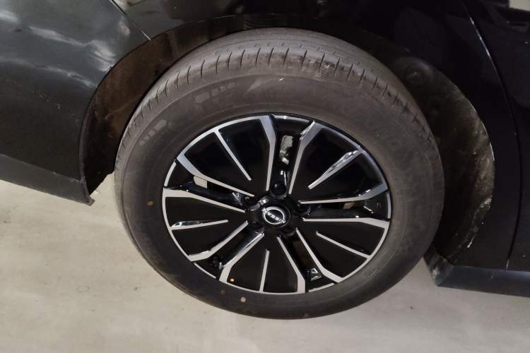 Used Nissan N6 2026 Model 180 Pro Exterior 5