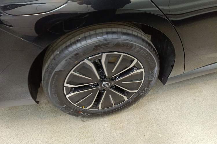 Used Nissan N6 2026 Model 180 Max Exterior 5