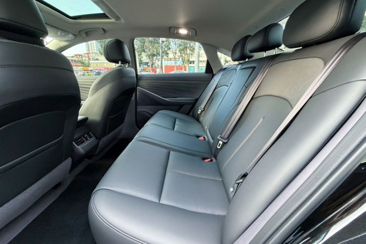Used Nissan N6 2026 Model 180 Pro Interior 8