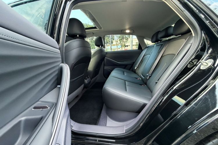 Used Nissan N6 2026 Model 180 Pro Interior 9