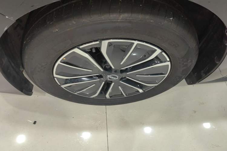 Used Nissan N6 2026 Model 180 Max Left Front Wheel Hub