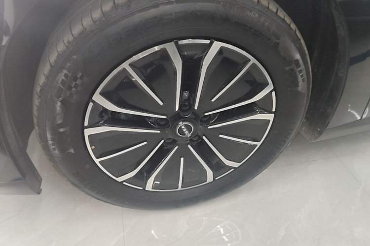 Used Nissan N6 2026 Model 180 Max Left Front Wheel Hub