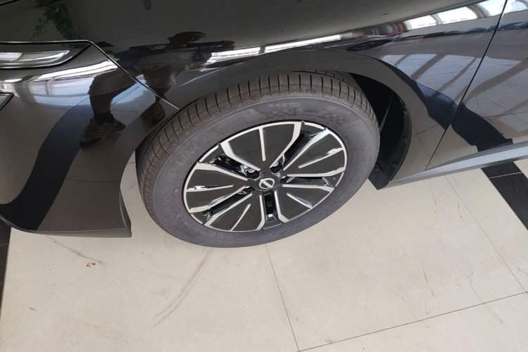 Used Nissan N6 2026 Model 180 Max Left Front Wheel Hub