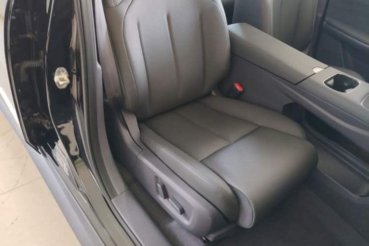 Used Nissan N6 2026 Model 180 Max Right Front Seat