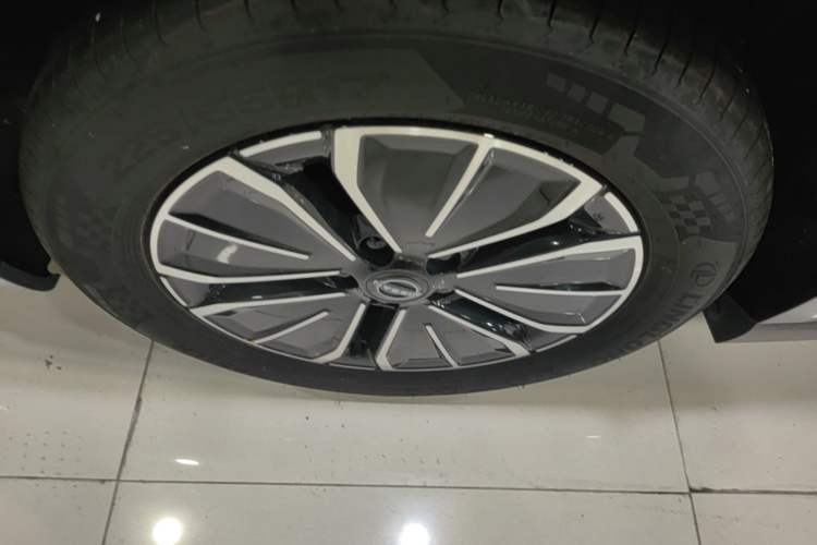 Used Nissan N6 2026 Model 180 Max Right Rear Wheel Hub