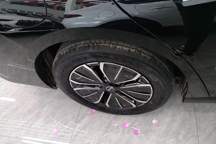 Used Nissan N6 2026 Model 180 Max Right Rear Wheel Hub