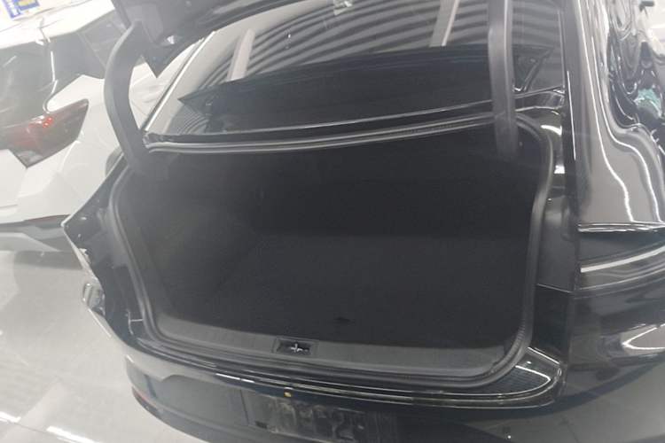 Used Nissan N6 2026 Model 180 Max Trunk