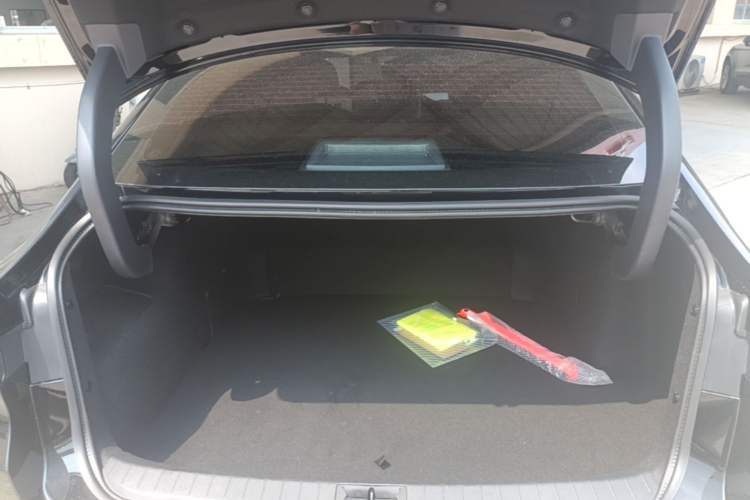 Used Nissan N6 2026 Model 180 Max Trunk