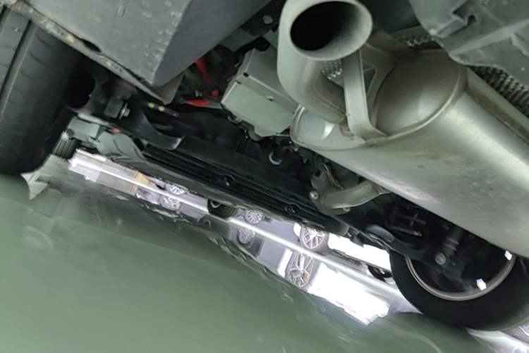 Used Nissan N6 2026 Model 180 Max Chassis Rear Left