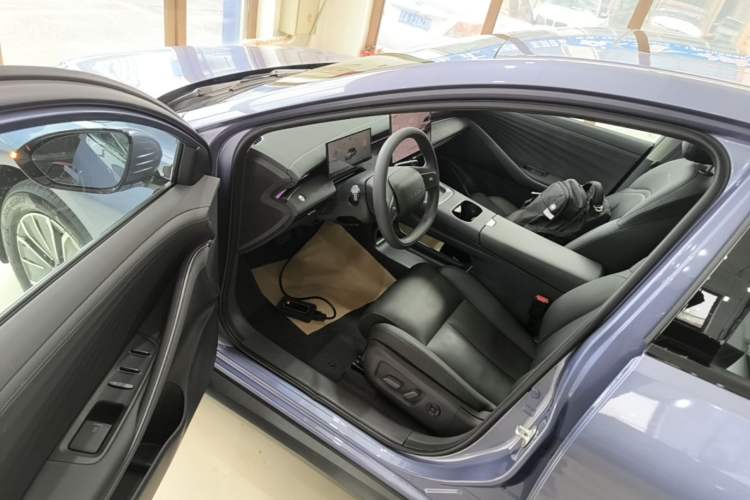 Used Nissan N6 2026 Model 180 Max Driver Seat