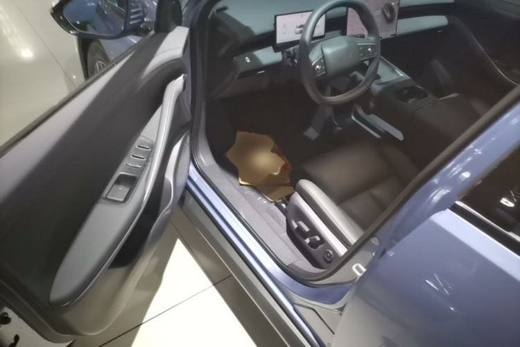 Used Nissan N6 2026 Model 180 Max Driver Seat