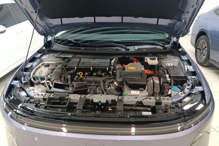 Used Nissan N6 2026 Model 180 Max Engine Bay