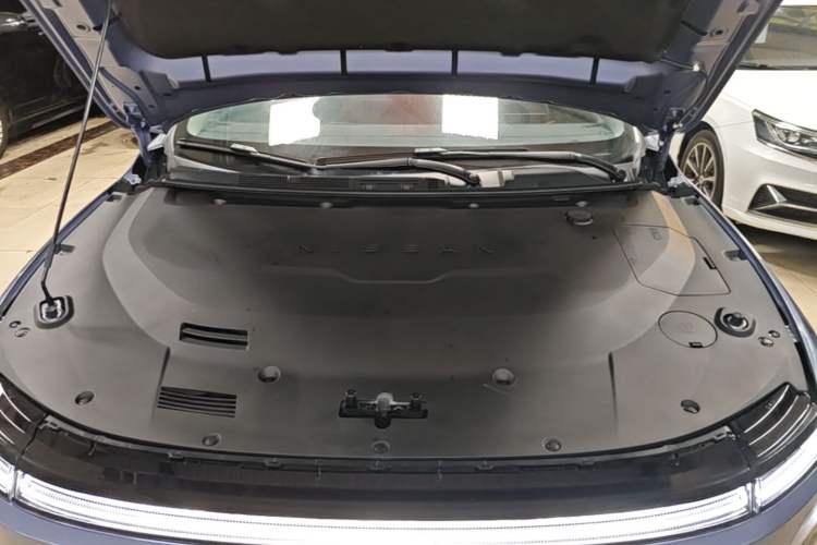 Used Nissan N6 2026 Model 180 Max Engine Bay