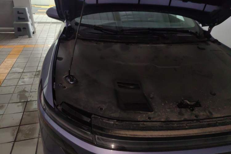 Used Nissan N6 2026 Model 180 Max Engine Bay Right