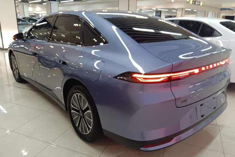 Used Nissan N6 2026 Model 180 Max Exterior 2